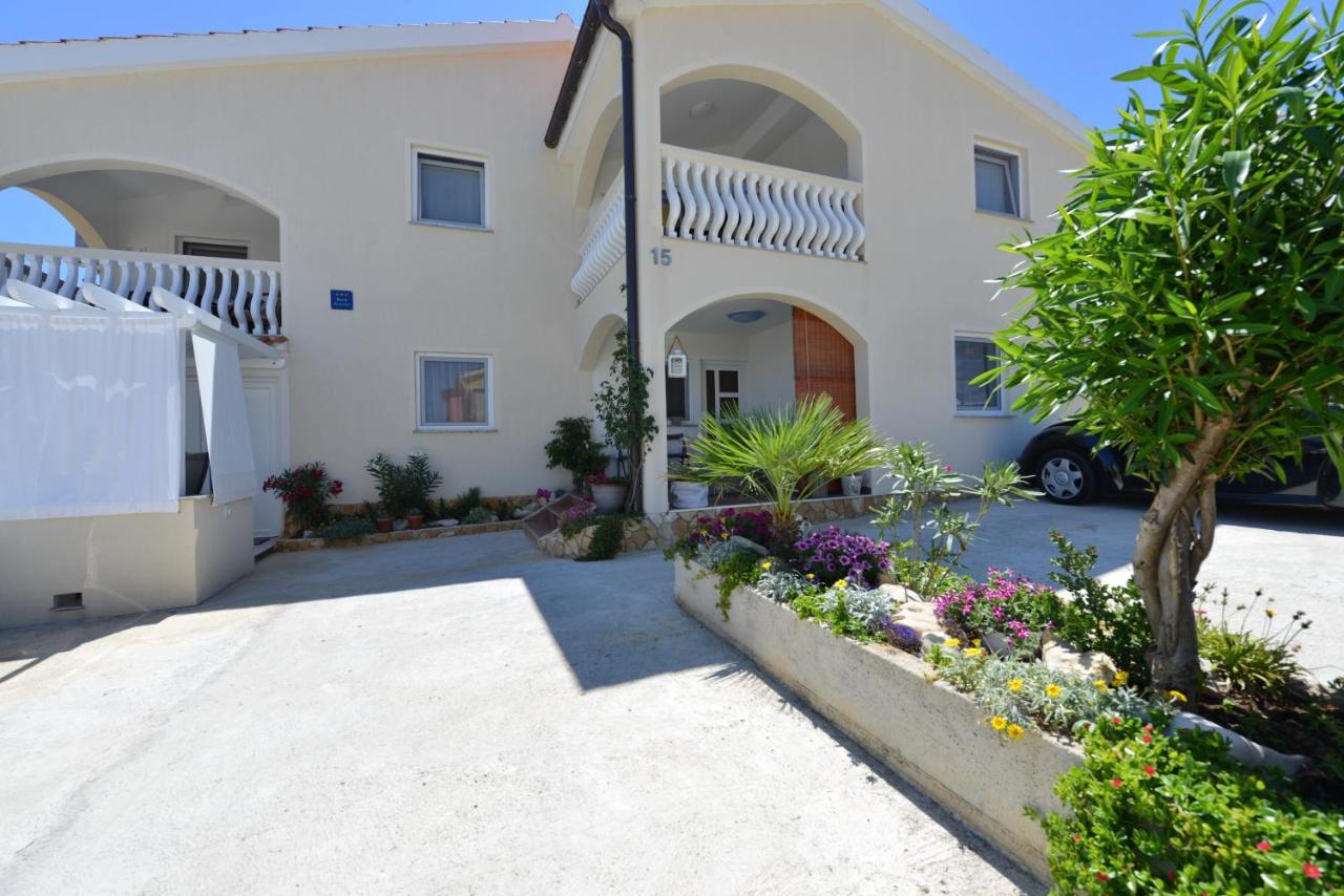 Apartmani Laura Vir Exterior foto