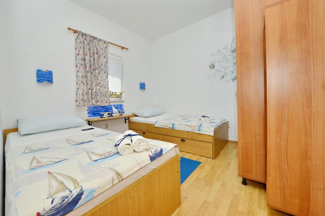 Apartmani Laura Vir Exterior foto
