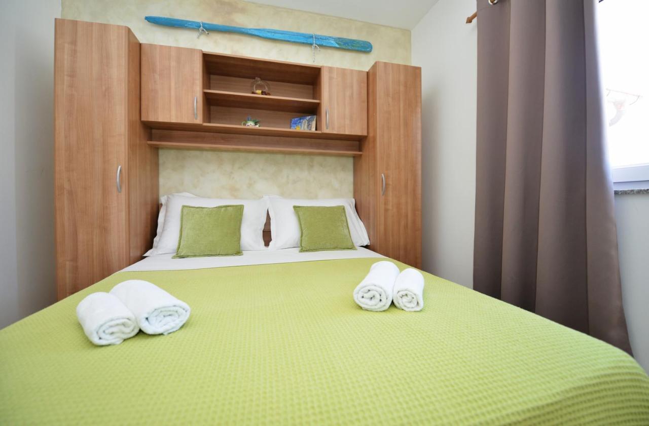Apartmani Laura Vir Exterior foto